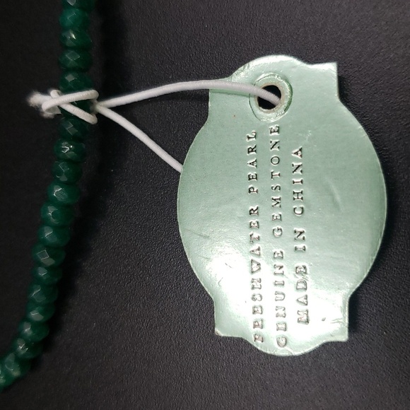 Elegant Green and Cream Necklace with Beaded Design - Picture 5 of 7